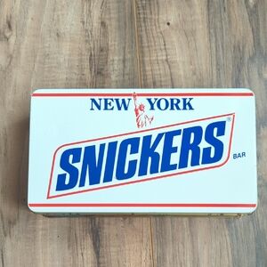 Snickers Vintage Rare Collectible Rectangular Tin New York City Theme. 1990 Mars
